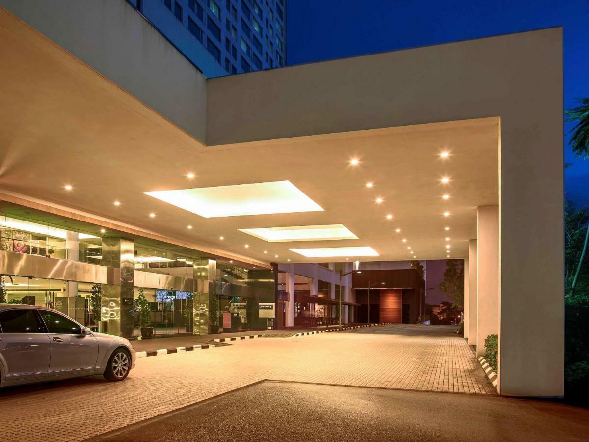 Pullman Kuching Hotel Exterior foto